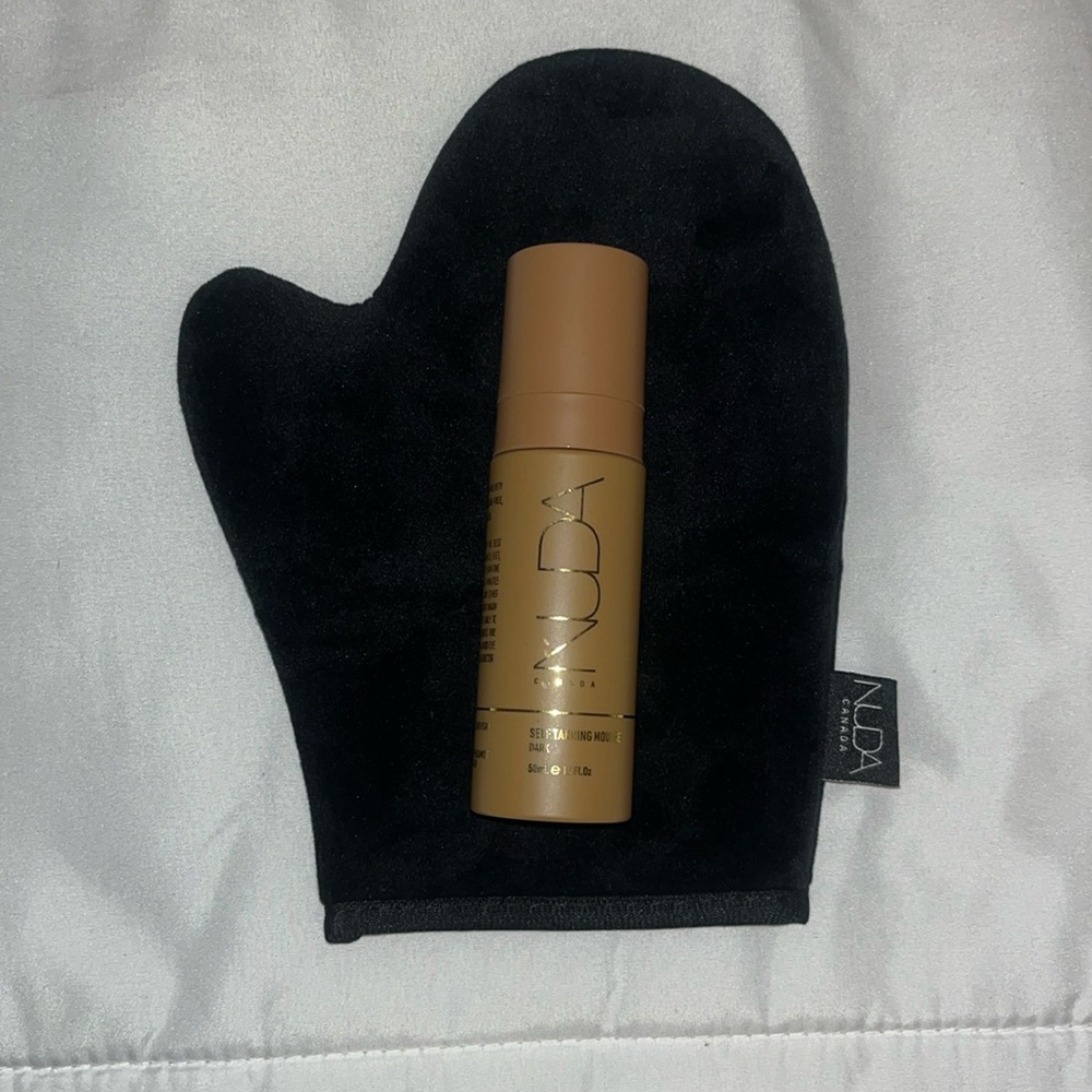 Nuda self tanning travel size in Dark with Mitt New. 1.7oz